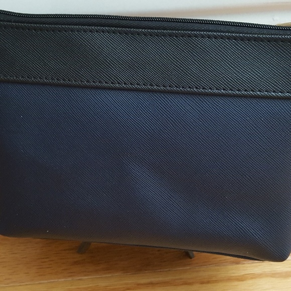 Michael Kors Cosmetics bag - Picture 2 of 3